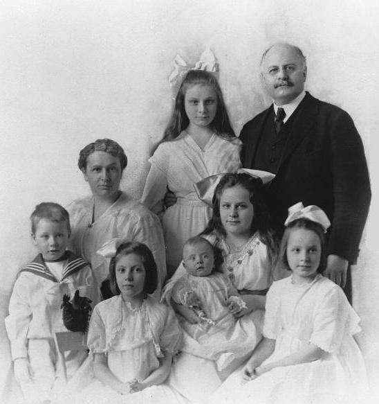 Formal protrait of a wealthy white family from the early 20th century