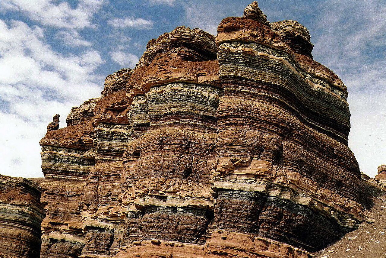 photo of a rock cliff showing obvious horizontal stripes indicating geological strata